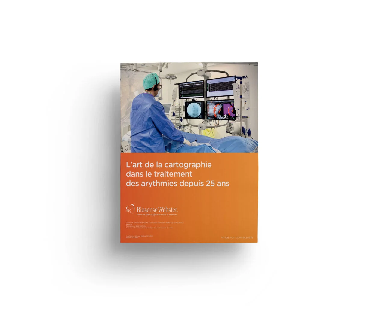 Affiche commerciale Biosense Webster pour 25 ans de cartographie cardiaque : un clinicien au travail dans le laboratoire de cathétérisme au-dessus du panneau orange de la marque