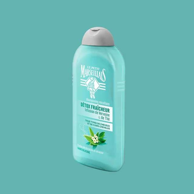 Le Petit Marseillais Détox Fraîcheur micellar shampoo bottle with its reworked label: verbena and tea infusion on a teal ground